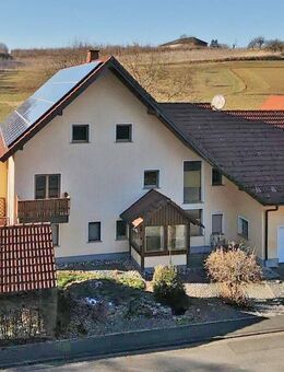 Modernes Wohnen in idyllischer Lage – Großzügiges Familienhaus mit direktem Naturzugang - Lichtenfels (Bayern)