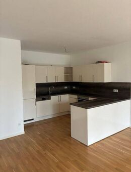 Großzügige 4-Zimmer-Wohnung mit Balkon, zwei Bädern und Fußbodenheizung - Berlin