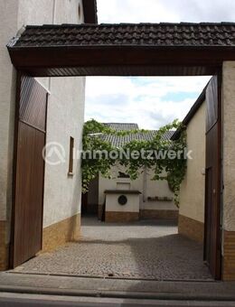 Platz für Ihre Ideen ! Großzügiges Anwesen mit Wohnhaus, Scheune und Bauplatz - Jugenheim (Rheinhessen)