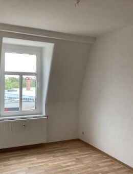Gemütliche 2-Raum-DG-Wohnung zzgl. PKW-Stellplatz auf der Schliebenstraße zu vermieten! - Bautzen