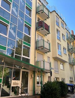 Kapitalanlage: Vermietete 2-Zimmerwohnung mit Ausblick, Aufzug und Tiefgaragenstellplatz - Erfurt
