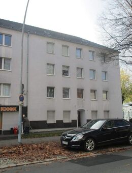 2 Zimmer plus großer Wohnküche, 3. OG, NEU RENOVIERT, HER-Sodingen, Mont-Cenis-Str. 192 - Herne