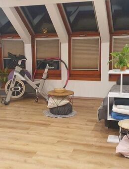 Attraktive moderne Wohnung im Dachgeschoss mit überragender Aussicht - Filderstadt