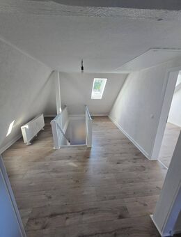Erstbezug: Komplett sanierte Wohnung (über 2 Etagen) in ruhiger Wohnlage - Kirchen (Sieg)