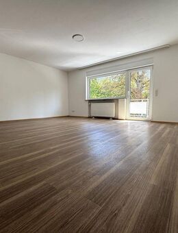Privat-Renovierte 3,5-Zimmer-Whg mit Balkon direkt im Kurpark-Einziehen&Wohlfühlen! - Wiesbaden
