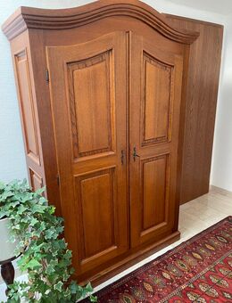 Schrank aus massiver Eiche - Feuchtwangen