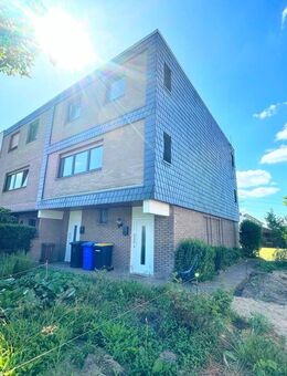 Großes Reihenendhaus mit Einliegerwohnung, Sonnengarten und Außen-Parkplätzen - Hilden
