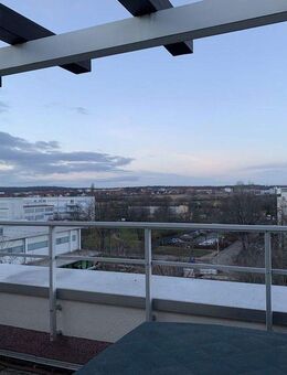 Über den Dächern von Halle: 4-Zimmer-Maisonette-Wohnung mit Dachterrasse und Einbauküche - Halle (Saale)