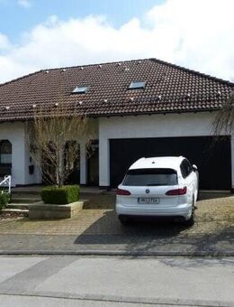 Attraktives Einfamilienhaus mit Einliegerwohnung in gefragter Wohnlage von Neuenrade! - Neuenrade
