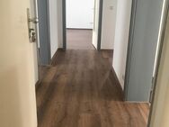 Fast noch Hof! Trogen b. Hof - renovierte, ordentliche 3-Zimmer-Wohnung mit Balkon zu vermieten - Hof