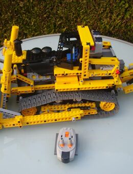 Lego Technic 8275 RC Bulldozer/ Planierraupe mit Fernsteuerung, 4 Motoren + OVP + Anleitung - komplett - Meerbeck