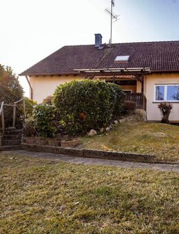 Großzügiges Ein- bis Zweifamilienhaus in begehrter Lage von Moos - Moos (Baden-Württemberg)