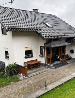 Großes Wohnhaus mit Einliegerwohnung in ruhiger Umgebung von Honerath - Honerath