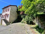 Einfamilienhaus mit ca. 3.340 m² in einer sehr ruhigen Ortsrandlage (Sackgasse) neben einem Waldstück und einem Bachlauf, in Malberg (Eifel) - Malberg (Landkreis Eifelkreis Bitburg-Prüm)