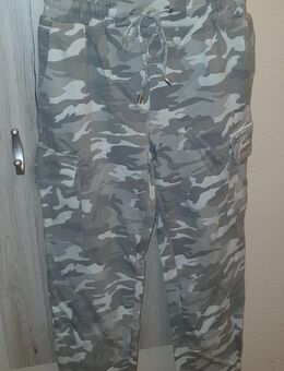 Cargo Jogginghose Tarnmuster von Amisu Größe xs(32) - Darmstadt