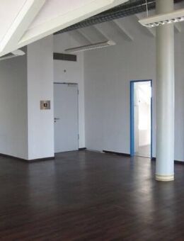 Großzügige & offene Dachgeschosswohnung -Betriebsleiterwohnung- mit Einbauküche - Hohenthann