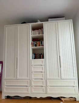 Kleiderschrank und Schreibtisch mit Schränken - Heidelberg