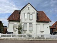 Zweifamilienhaus mit schönem Grundstück, Doppelgarage - Ilsede