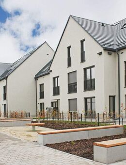 *Ein Zuhause zum Verlieben - Stilvolle 4,5-Zimmer-Dach-Maisonette mit Sonnenloggia zum Erstbezug* - München