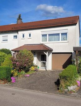 Doppelhaus mit Anbau und großem Garten zentral in Crailsheim zu verkaufen geeignet für 2 Familien - Crailsheim