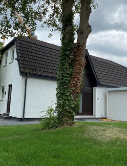 Seltene Gelegenheit: Doppelhaushälfte mit Garage! - Bremen