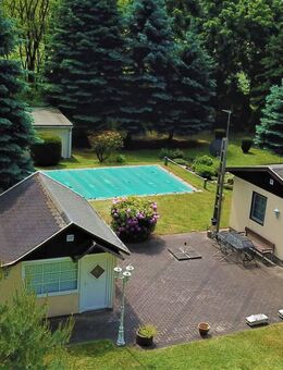 Idyllischer Ferienbungalow mit Wintergarten und Pool - Gräfenhainichen