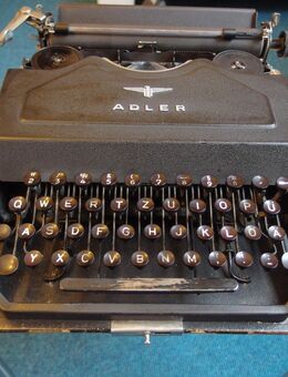 Antike Schreibmaschine "Adler Favorit" - Hagen (Stadt der FernUniversität) Boele