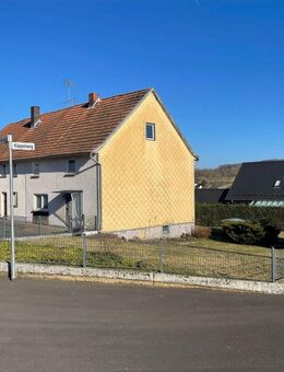 Einfamilienwohnhaus 140 m² Wohnfläche mit 1050 m² Grundstück - Hosenfeld