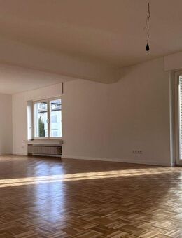 Helle, modernisierte 3-Zimmer-Wohnung mit Gartennutzung - direkt am Benrather Park in Düsseldorf - Düsseldorf