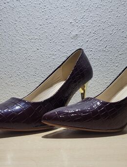 High Heels Pumps EU 42 weinrot mit Struktur, goldener Absatz - Taucha