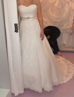 Traumkleid mit Schleppe , sag " JA " - Berlin