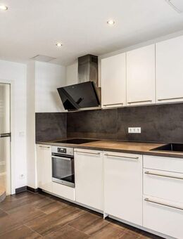 Sanierte Wohnung inkl. Stellplatz und Einbauküche! - Bayreuth