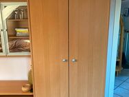 Jugendzimmer , Kleiderschrank, Unterschränke und Hängeglasschrank - Sulingen