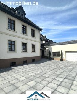2 Häuser: Repräsentatives Wohnhaus, Ferienwohnung, Arztpraxis u. Doppelgarage (ca. 571 m² WFL/NFL) zu verkaufen - Nettersheim