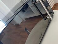KOENIC KMW 2221 B, Mikrowelle (700 Watt, Grillfunktion) - Schwetzingen