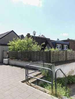 Traumlage direkt am Rhein: Sanierungsbedürftiges Einfamilienhaus mit Garten - Köln