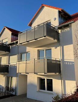 Neuwertige 2,5 Zi.-Wohnung mit Balkon und 2 Kfz-Stellplätzen in Ellwangen - Schrezheim - Ellwangen (Jagst)