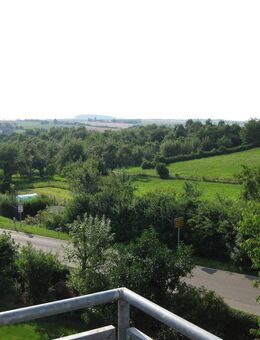 Hell, freundlich, ruhige Lage. 2,5 Zimmer mit EBK, Parkett, Fußbodenheizung - Leutenbach (Baden-Württemberg)