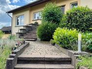 Attraktives Einfamilienhaus mit Einliegerwohnung, Garage und Sonnengrundstück zu verkaufen - Daleiden