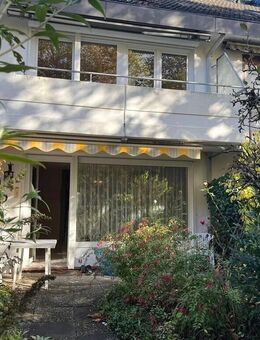 Reihenmittelhaus mit viel Wohnraum in Top Lage von Halstenbek - Halstenbek