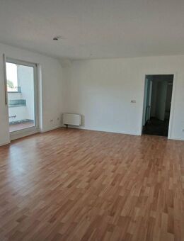 Lichtdurchflutete 3-Zimmer-Wohnung mit Loggia - Waltershausen