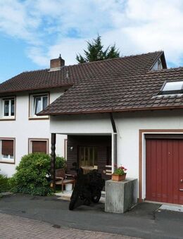AUMÜLLER-Immobilien - Freundliches Dreifamilienhaus mit Garage in direkter Nähe zum Kurpark - Bad Orb