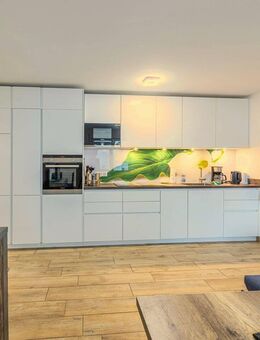 Baujahr 2021: Optimal geschnittene 2-Zimmer-Wohnung im Kern von Burglengenfeld mit Einbauküche und Garagenstellplatz ; wenige Minuten vom Marktplatz - Burglengenfeld