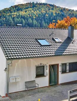 Familienfreundliches Zweifamilienhaus mit Gartenparadies in Unterreichenbach - Unterreichenbach