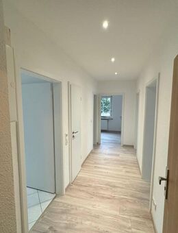 Fast wie Erstbezug: Frisch sanierte Wohnung mit Garage, Stellplatz & Gartenhütte - Rudolstadt