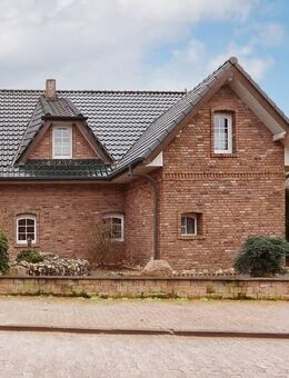 Freistehendes Wohnhaus mit Doppelgarage in Steinfeld - Steinfeld (Oldenburg)