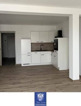 Liebevoll und modern sanierte Wohnung im Erstbezug! Balkon, Fußbodenheizung, Lift - Arnsdorf