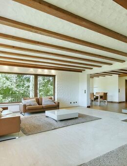 Exklusives Familienparadies mit großem Grundstück und Blick ins Grüne - Tiefenbronn