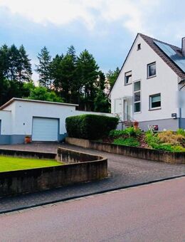 Wohnen ohne Kompromisse - Großes Grundstück, ruhige Lage, charmantes Einfamilienhaus in Brechen - Brechen