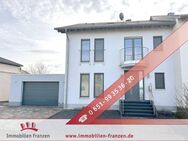 Fisch: energieeffiziente, moderne DHH, BJ 2010, ca. 200 m² Wohnfläche, mit PV-Anlage, Garten und Garage sucht SIE ! - Fisch
